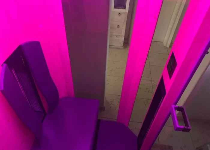 Апартаменти Huge And Calm In